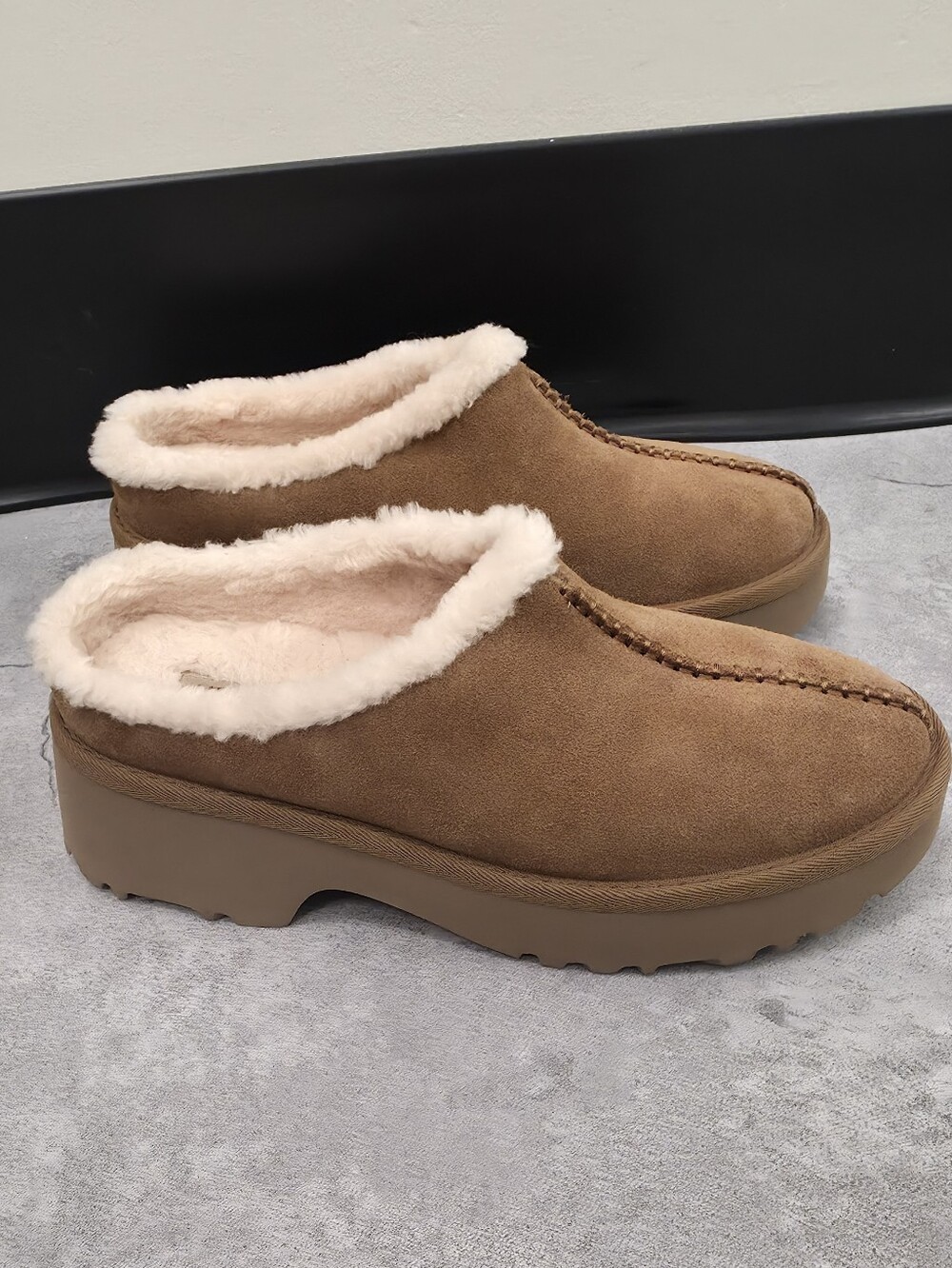 UGG New Heights Cozy Clog, Size 10, Chestnut